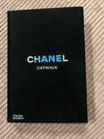 Chanel Catwalk, Boeken, Ophalen of Verzenden, Nieuw, Mode algemeen, Thames & hudson