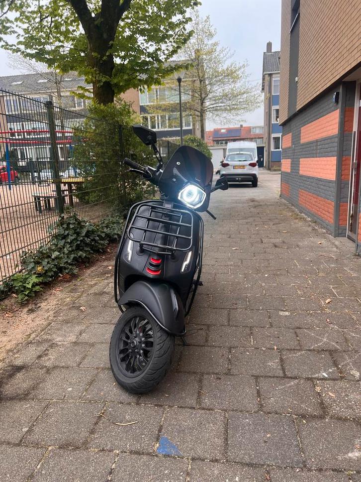 Vespa Sprint 80cc Akrapovic - 2018, Fietsen en Brommers, Brommers | Vespa, Zo goed als nieuw, Overige modellen, Maximaal 45 km/u