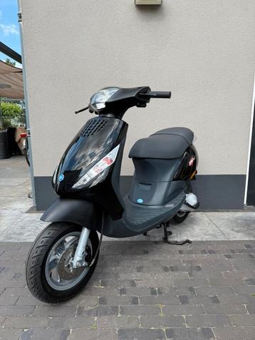 ⭐️Piaggio zip 2 takt 50cc Brom 2015 kilometer Nieuwstaat⭐️ beschikbaar voor biedingen