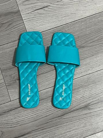 Zomer slippers beschikbaar voor biedingen