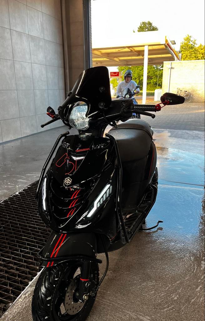 Piaggio Zip 50cc 4t iget, Fietsen en Brommers, Scooters | Yamaha, Gebruikt, Overige modellen, Maximaal 45 km/u, Benzine, Ophalen