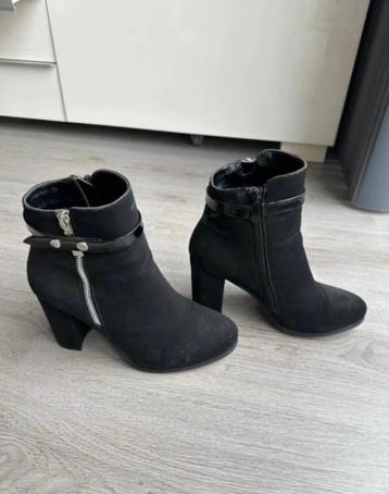 Dichte pumps / hakken beschikbaar voor biedingen