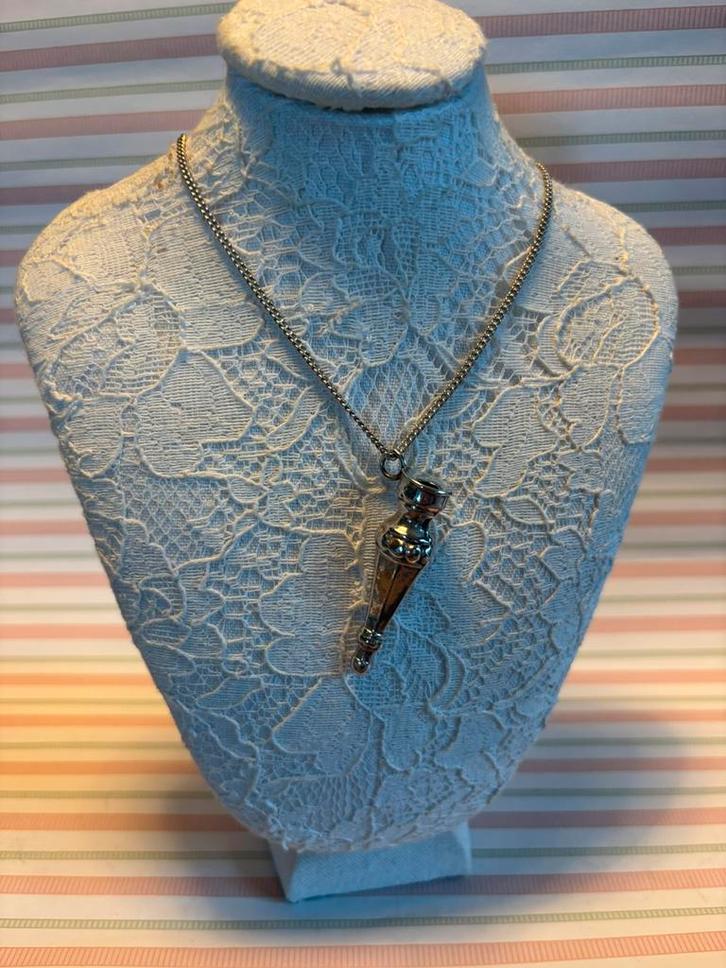 Zilveren breipendop aan zilveren ketting, Antiek en Kunst, Antiek | Goud en Zilver, Zilver, Ophalen of Verzenden