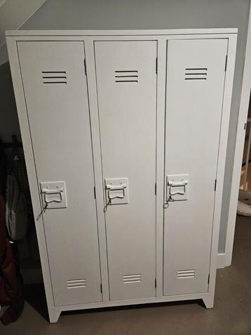 HK living houten Locker Kast wit 3 deur - metalen sluitingen beschikbaar voor biedingen
