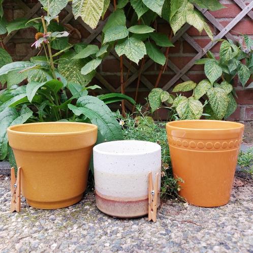 3 bloempotten in okergeel en bruin-tinten, Tuin en Terras, Bloempotten, Zo goed als nieuw, Aardewerk, Binnen, Minder dan 40 cm