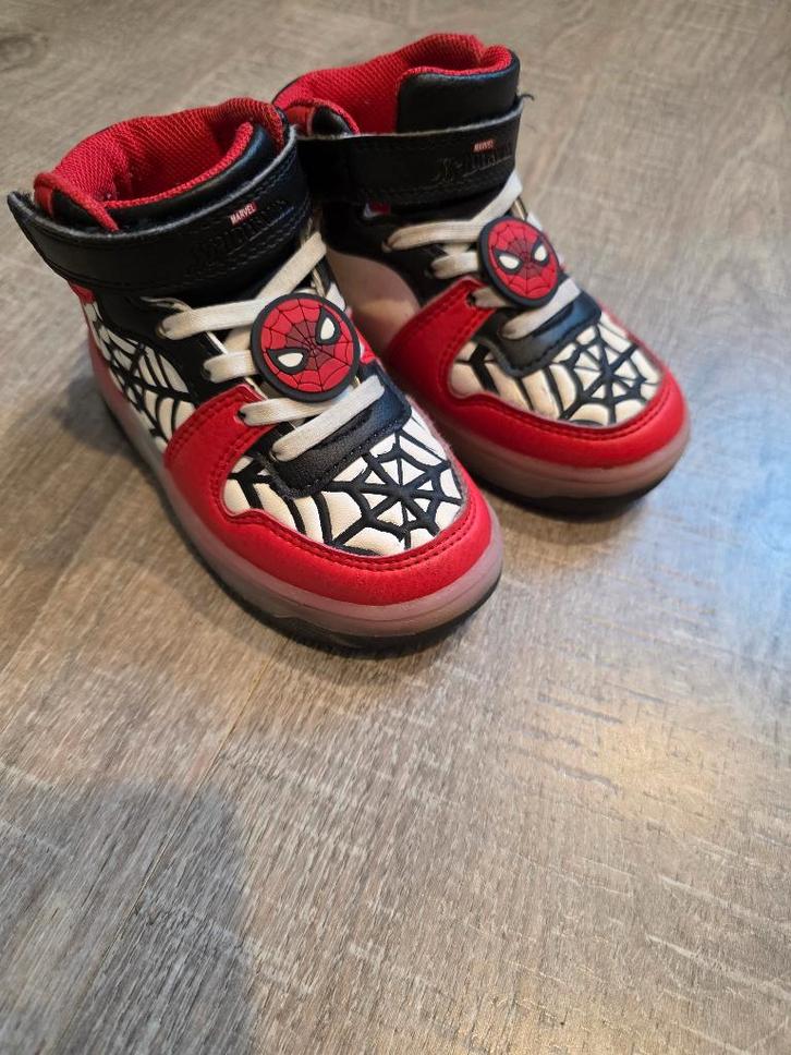 Lichtgevende Spiderman schoenen maat 23, Kinderen en Baby's, Kinderkleding | Schoenen en Sokken, Gebruikt, Schoenen, Jongen, Ophalen of Verzenden
