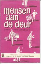 Plaatjesalbum  Mensen aan de deur van de  Spaarbanken, Ophalen of Verzenden, Gelezen, Tom Lindeijer, Plaatjesalbum