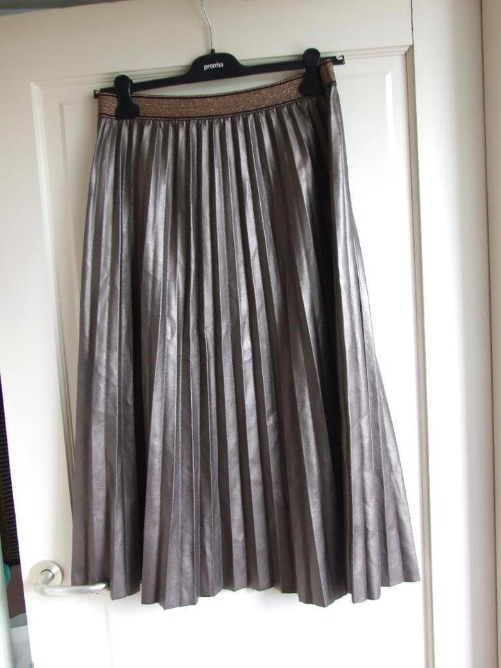 Geisha zgan metallickleurige plooi rok maat 42, Kleding | Dames, Rokken, Zo goed als nieuw, Maat 42/44 (L), Overige kleuren, Onder de knie