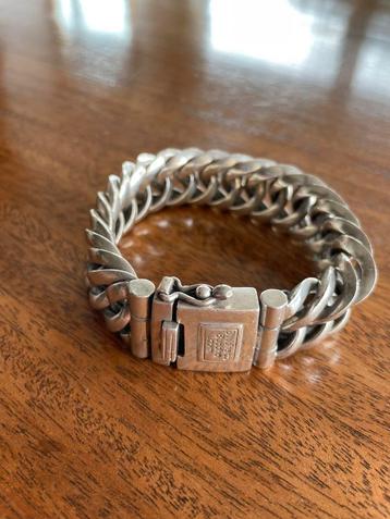 Buddha to Buddha zilveren armband beschikbaar voor biedingen