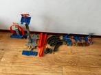 Hot wheels set met baanonderdelen en auto's, Kinderen en Baby's, Ophalen of Verzenden, Gebruikt