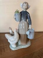 Lladro Meisje met Kippen, Verzamelen, Beelden en Beeldjes, Ophalen of Verzenden