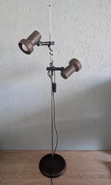 70's Vintage bruine staande / vloerlamp met 2 spots  beschikbaar voor biedingen