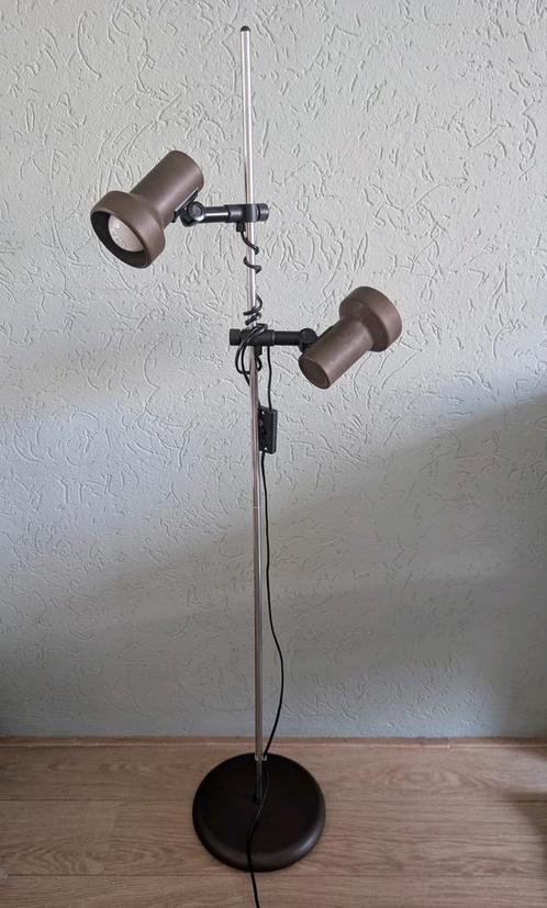 70's Vintage bruine staande / vloerlamp met 2 spots, Huis en Inrichting, Lampen | Vloerlampen, Metaal, Ophalen