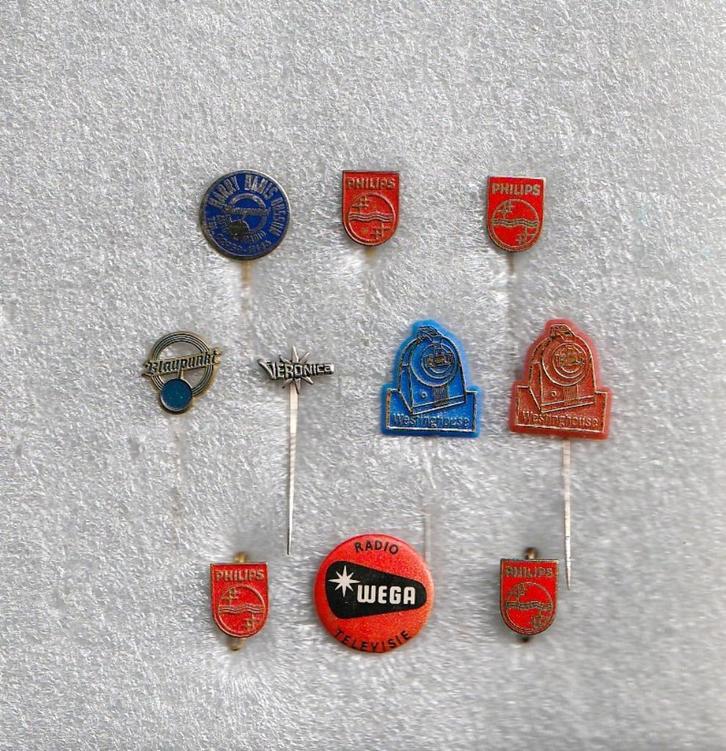 9 speldjes en 1 button van radio, Verzamelen, Speldjes, Pins en Buttons, Speldje of Pin, Overige onderwerpen, Ophalen of Verzenden