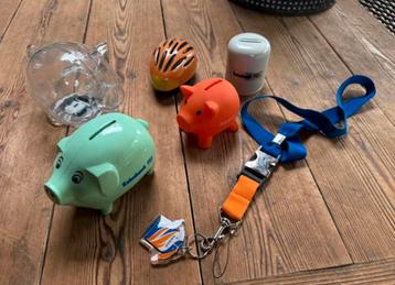 5 rabobank spaarpotten en keycord Rabobank beschikbaar voor biedingen