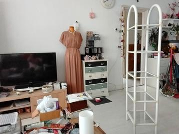 Gazen etagere. beschikbaar voor biedingen