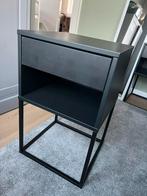 Nachtkastje IKEA Vikhammer zwart, Huis en Inrichting, Slaapkamer | Nachtkastjes, Ophalen, Zo goed als nieuw, Minder dan 45 cm