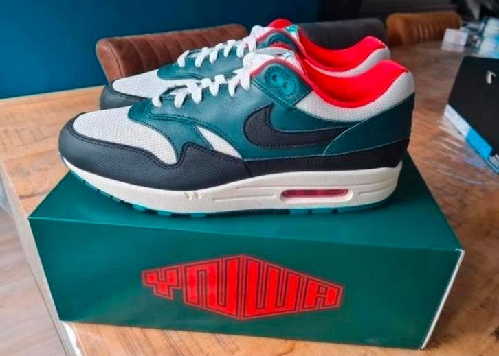 Nike air max one 1 lebron James liverpool us 11,5 eu 45,5 DS, Kleding | Heren, Schoenen, Nieuw, Sneakers of Gympen, Overige kleuren