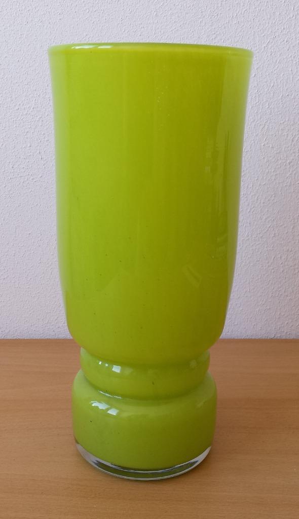 Lime Groene Vaas - glas, Huis en Inrichting, Woonaccessoires | Vazen, Gebruikt, Groen, Minder dan 50 cm, Glas, Ophalen of Verzenden
