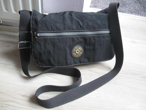 KIPLING zwarte schoudertas goede staat, Sieraden, Tassen en Uiterlijk, Tassen | Schoudertassen, Zo goed als nieuw, Kipling, Zwart