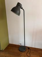 Ikea Hektar staande Vloerlamp Grijs, Huis en Inrichting, Lampen | Vloerlampen, Ophalen, Zo goed als nieuw, Metaal, 150 tot 200 cm