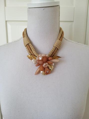 Vintage bloemen boeket hanger aan touwen ketting beschikbaar voor biedingen