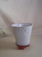 Vintage terracotta bloempot wit geglazuurde vlinders, Gebruikt, Rond, Binnen, Ophalen of Verzenden