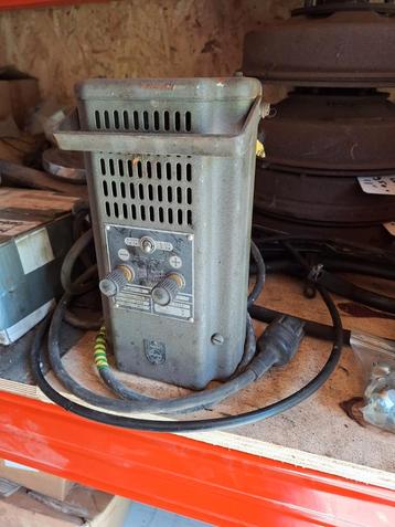 Philips acculader jaren 50. beschikbaar voor biedingen