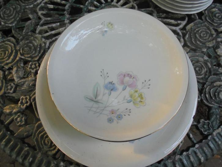 Gebakstel KAHLA met veld bloemboeket in roze, blauw en geel, Antiek en Kunst, Antiek | Servies compleet, Ophalen of Verzenden