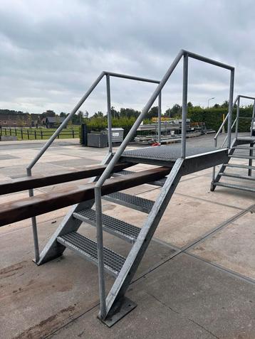 Gegalvaniseerde bordestrap steektrap wenteltrap trappen beschikbaar voor biedingen