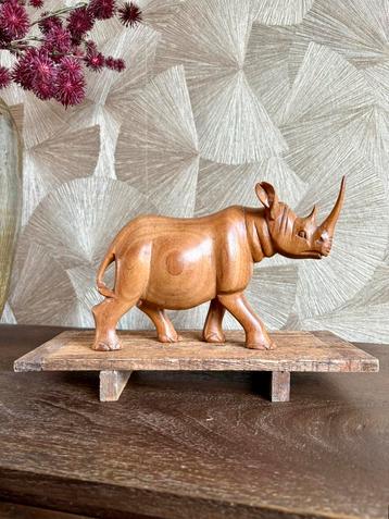 Vintage Art - Houten beeld van neushoorn beschikbaar voor biedingen