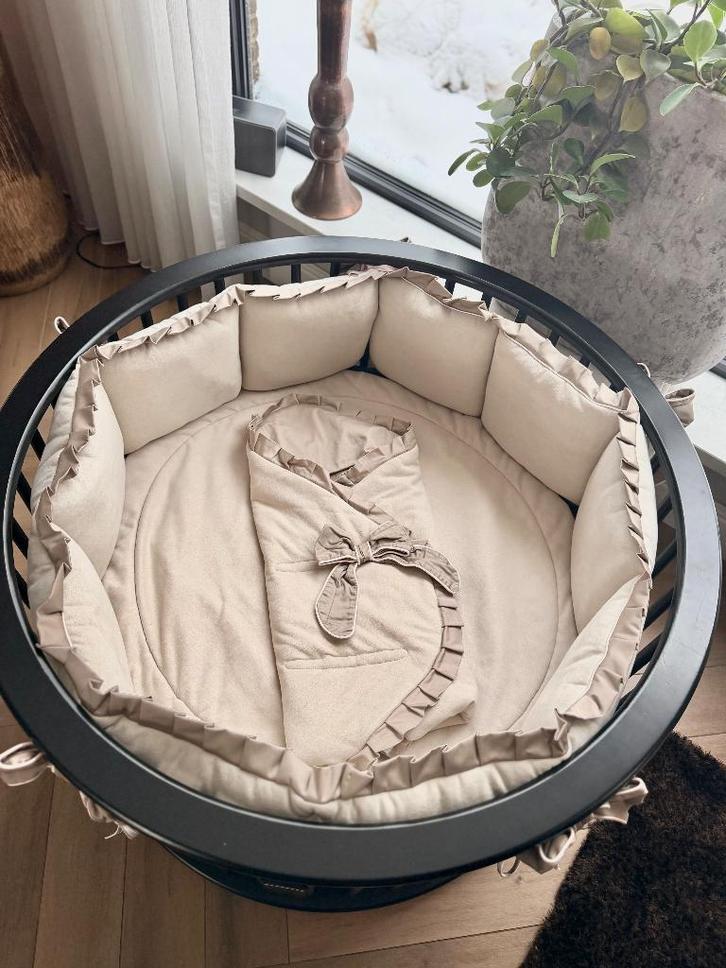 Luxe ronde Bopita box (Ø102) + maatwerk El Estilo aankleding, Kinderen en Baby's, Boxen, Zo goed als nieuw, Rond, In hoogte verstelbaar