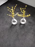 MOOIE WITTE VAZEN MET DECORATIE, Wit, Aardewerk of Porselein, Ophalen of Verzenden, Zo goed als nieuw