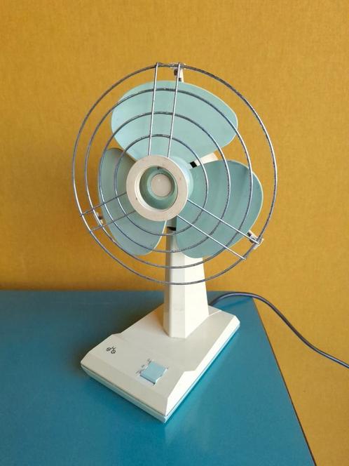Vintage ventilator, tafelventilator, pastel blauwe waaier, Witgoed en Apparatuur, Ventilatoren, Gebruikt, Tafelventilator, Ophalen of Verzenden
