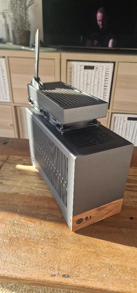 Mini-ITX Gaming PC – Ryzen 7600X / RX 9060 XT / DDR5, Computers en Software, Desktop Pc's, Zo goed als nieuw, 4 Ghz of meer, SSD