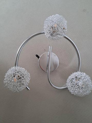Plafond lamp kan en klaar beschikbaar voor biedingen