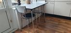 Oud formica vintage tafel met twee stoelen, Huis en Inrichting, Ophalen, Gebruikt, 50 tot 100 cm, Tot twee personen