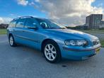 Volvo V70 2.5 T AUT 2003 Blauw, Auto's, 1566 kg, 1800 kg, Blauw, Leder en Stof
