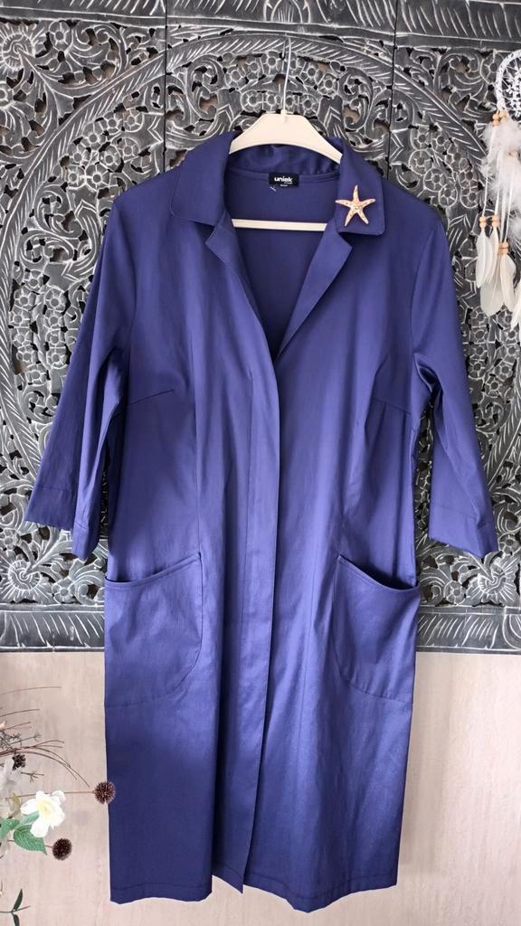 Jurk van Uniek Maat 40/42 Travelstof, Kleding | Dames, Jurken, Zo goed als nieuw, Maat 38/40 (M), Blauw, Knielengte, Ophalen of Verzenden