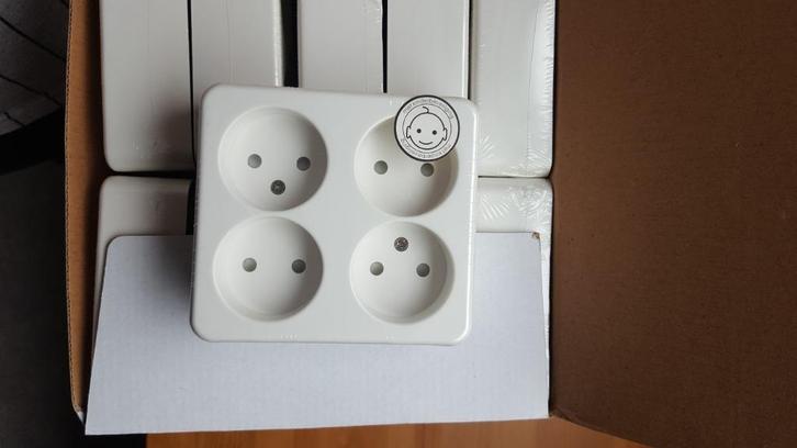 PLIEGER opbouw wandcontactdoos - Kinderbeveiliging -4 voudig, Huis en Inrichting, Woonaccessoires | Overige, Nieuw, Ophalen of Verzenden