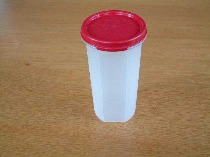 Tupperware ronde bus met rood deksel 650 ml nr 13, Huis en Inrichting, Keuken | Tupperware, Bus of Trommel, Rood, Ophalen of Verzenden