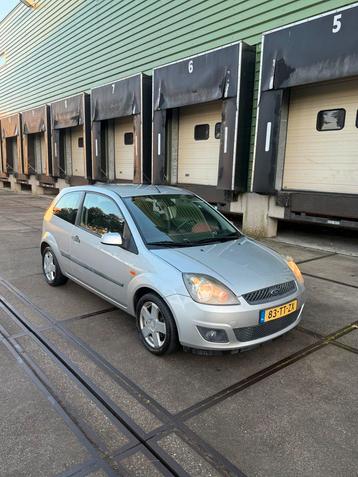 Ford Fiësta 1.3 8V 3DR 2007 Grijs beschikbaar voor biedingen