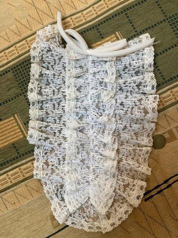 Oude Jabot Gerimpelde Kant Kleding beschikbaar voor biedingen
