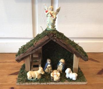 Kerststalletje,  biscuit porseleinen beeldjes beschikbaar voor biedingen