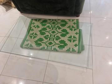 2 glas plaat  van  salontafel  en sidetable  beschikbaar voor biedingen