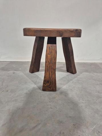 Brutalist eikenhouten vintage krukje design beschikbaar voor biedingen