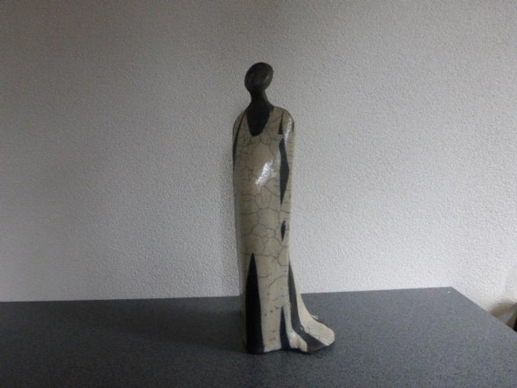 UNICA vrouwenbeeld RAKU gestookt HANDMADE, Antiek en Kunst, Kunst | Beelden en Houtsnijwerken, Ophalen of Verzenden