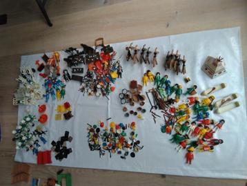 Doos met losse playmobil beschikbaar voor biedingen