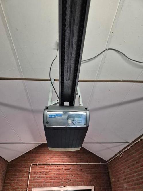 Novoferm Novomatic 403 met gratis Hogaragedeur en loopdeur!, Doe-het-zelf en Verbouw, Overige Doe-het-zelf en Verbouw, Zo goed als nieuw