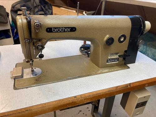 Brother rechtstikker met sturings controle, Hobby en Vrije tijd, Naaimachines en Toebehoren, Gebruikt, Naaimachine, Brother, Industrieel